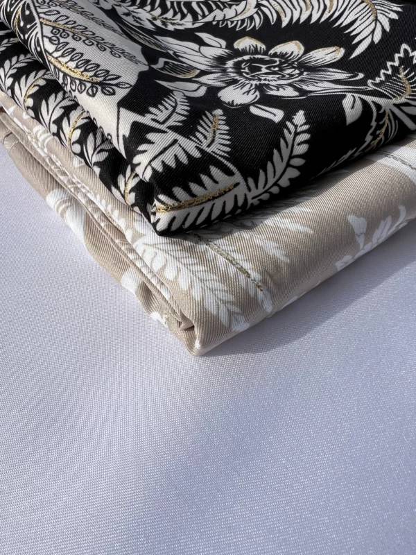 carre de soie noir et beige